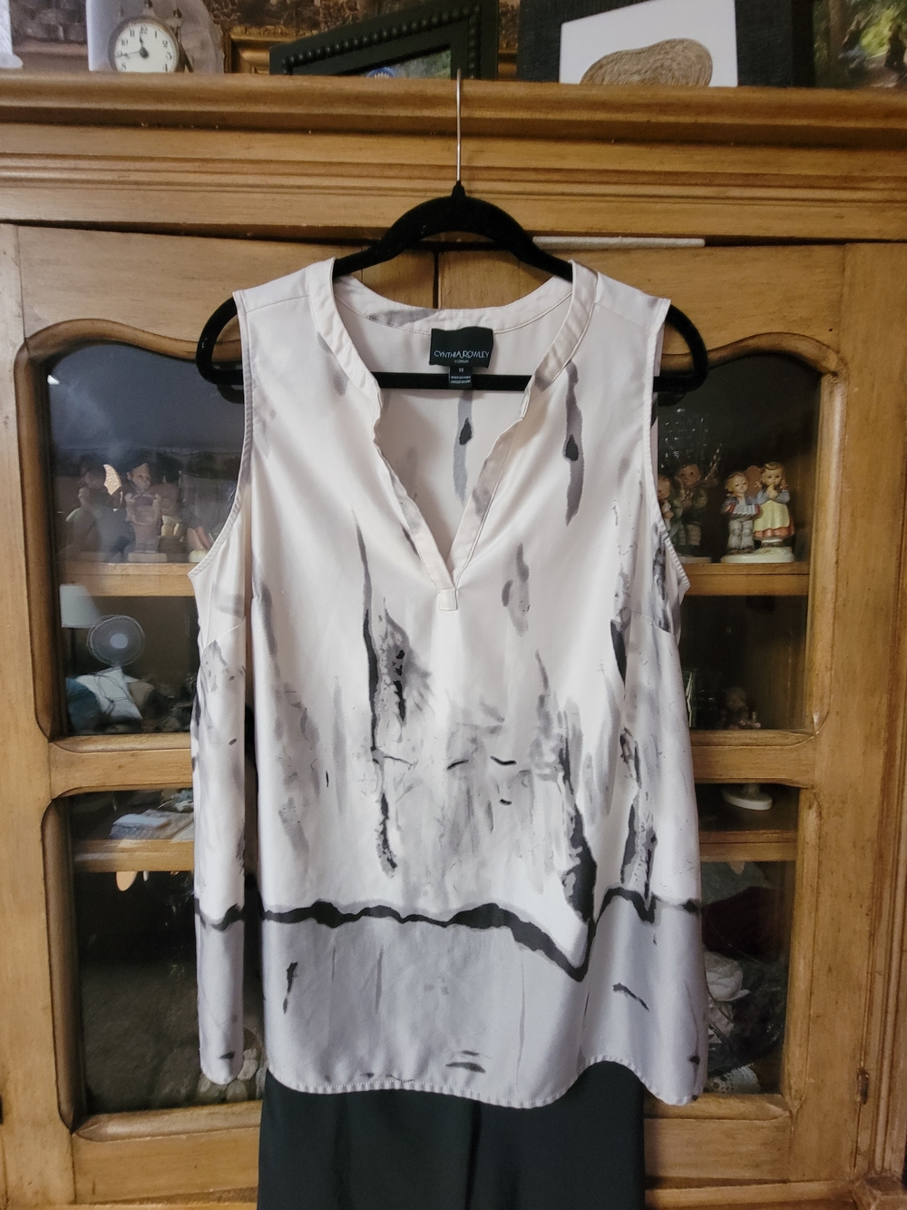 Cynthia Rowley Woman 1X Sleeveless Abstract Print V-Neck Blouse Career Top